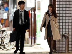 「じゃあさ…ウチ来る？」同僚女子のノーブラ部屋着に理性ぶっ飛び！！彼女がいるの知ってて誘ってくるアイツに、もう、俺は…