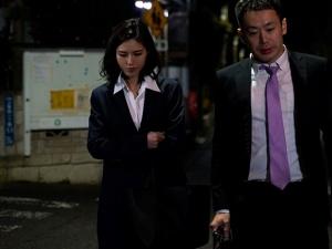 「嬉しい…私でこんなんなってくれたんでしょ？」膨張した部下のアソコに女心を刺激された上司は旦那という存在がありながら…