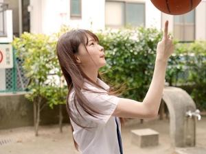 大人気ロリAV女優のデビュー作！！幼さ残りすぎな美少女が、変態おじさん男優のねちっこいセックスでイキまくる！！