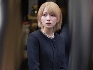 ＜人妻NTR＞「パパごめん…」担任の葬式で泥酔した金髪ギャル若妻が同級生たちに次々と輪姦され中出しされる寝取られVTR