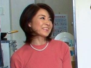 ＜家事代行＞「今日はお掃除とかお料理で来てるんで、ね？」若者をたしなめる53歳だったが、ペニスを挿入されると乙女になる