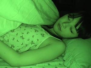 ＜睡眠レイプ＞眠っている美少女ロリな実妹を夜這い！！無我夢中で近親者の未開発オマ●コを突きまくり中出しする狂気の沙汰