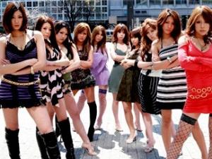 ＜キャットファイト＞「両者、前へ！！」ギャルサーvsキャバ嬢のガチバトル！！負ければ男たちに犯され中出しされる罰ゲームが