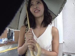 「私もエッチしたい…」人妻のリアルすぎる実態！！旦那だけじゃ満足できない淫乱女は他人棒に自らしゃぶりつき勃起させると…