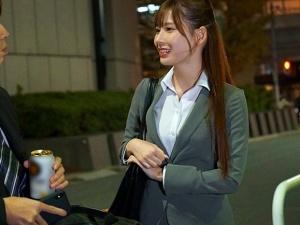 ＜逆NTR＞「チラチラ見てたでしょ？」終電逃して同僚の家に泊まることになったらだいしゅきホールドで強制中出しさせられた！
