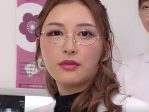 「勃たないと仕事にならないですよね…」インポ治療に訪れたAV男優に羞恥プレイのショック療法！痴女女医のM男攻めテクニック