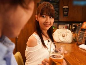 【人妻NTR】結婚式を手伝ってくれるという夫の友人…悩みを相談するうちに相手をその気にさせてしまい、間違いが起こる！