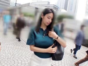 【素人ナンパ】「だめっ…抜きましょう…ああっ！！」脱がせたら想像以上の爆乳だったお姉さんのアソコに無理やりぶっ刺す！！