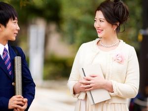 ＜母子相姦＞「今日はお義母さんとお祝いね♡」卒業式の夜、ほろ酔いの義母は息子をだいしゅきホールドで強制中出しさせる