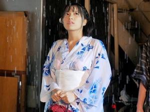 「痛くしないでね…ゆっくりね…」うぶな男女同士がゲリラ豪雨をきっかけにラブホに宿泊…我慢できずにいきなり種付け中出し！！