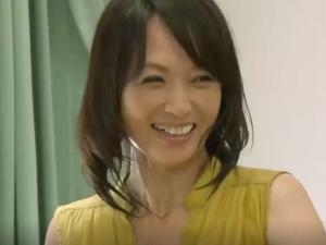 【おばさん教師】「だめ、それはだめ、ああっ！！」更衣室で生徒に襲われた先生は、その若いチンポの挿入で不覚にも・・・