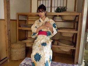 【母乳人妻】綺麗なおっぱいが魅力的な若妻がミルクをピュッと絞りながら中出しされちゃう背徳温泉セックス！！
