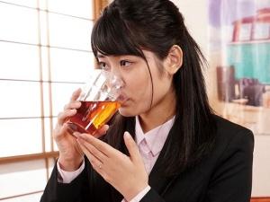 ＜利尿剤＞（あれ…なんかおかしい…）生徒の部屋でお漏らしする女教師！！羞恥プレイから中出しまで許してしまう！！