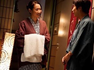 ＜嫁の母＞「おっ、お義母さん！！」義父が企画してくれた子作り旅行で妻がセックスを拒否するもんだから僕は義母に中出し！！