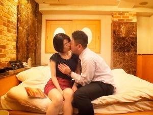 【連続中出し】「セックスまでするの…？」高校の同窓会で久々に会った２人にエッチなミッションを提案！！すると盛り上がって…