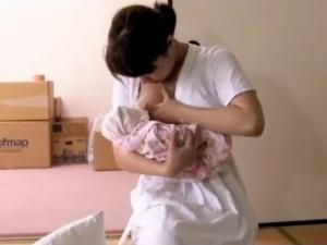 ＜ながえ＞「離婚したんです・・・」シングルマザーとなった巨乳妻、行く末を案じた女は行きずりのセックスに溺れていく