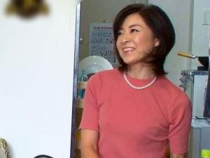 「お世辞でも嬉しいです」全然お世辞じゃなかった熟女マニアの口説きで落ちた五十路主婦！息子世代にハメられた熟まんこ♡