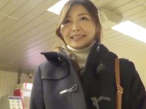 【本物人妻】旦那にナイショでやって来た美女…見かけによらず、旅館の一室で彼女のドＭな本性が明らかになる！！