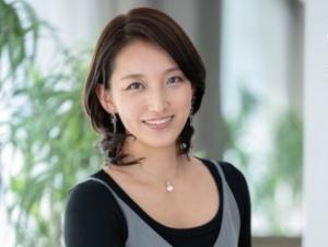 ＜デビュー＞AVには縁のなさそうな清楚系アラフォー美人奥様！！脇の下までアップで舐め撮りされ、意外なエロ乳首を披露！！