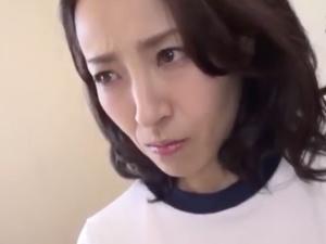 ＜熟女ブルマ＞「私カラダが硬くて…」コーチの個人レッスン♡体操着姿のおばさんが若いチンポと中出しセックス！