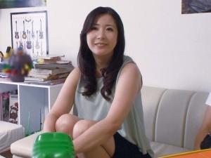 ＜人妻ナンパ＞「えっ、、困っちゃう♡」自宅に連れ込まれイケメンに告白された専業主婦はこっそりアソコを濡らして誘いを待つ
