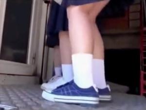 「白い…なんかゼリーみたい///」修学旅行中の少女が初めてのザーメンに衝撃！！実践授業までやらされちゃった！！