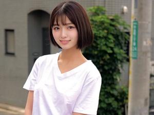 「硬くなってきた…」可愛い顔してチ●ポ好き！？美少女ルックスの女子大生がフェラチオから素股、さらにエスカレート！！