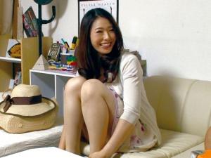 ＜人妻ナンパ＞「なんだろう、この感じ…」アラフォーには見えない可愛らしい主婦がイケメンに連れ込まれ火遊びに明け暮れる！