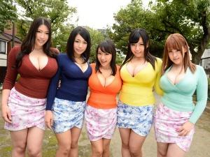 ＜巨乳おっぱいハーレム＞360℃全方向デカパイ天国♡爆乳にまみれながらチンポ抜き挿しでおかしくなる〜！！