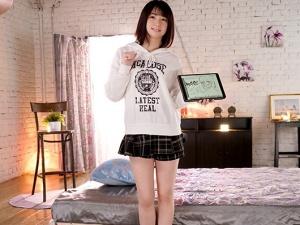 「生で中●しをしようかな♪」デビュー2作目ながら自らゴム無しセックスを希望！！美少女フェイスの新人女優が本気の絡み合い