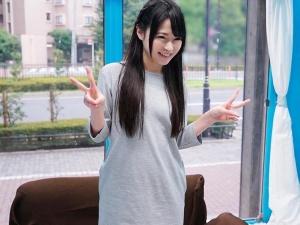 ＜マジックミラー号＞19歳のミニマム美少女！質問にこたえている最中にデカチン即ハメのドッキリ企画＜素人ナンパ＞
