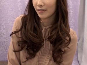 【人妻ナンパ】「えっ、えっ、待って入っちゃった！！」素股からヌルっと生挿入！！驚きのガチ美人ホソ巨乳妻が無意識の腰振り