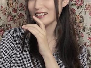 「43です…」20代にしか見えない童顔熟女！！脱がせてみると意外な美巨乳おっぱいと美尻を披露し、カメラの前で乱れる！！