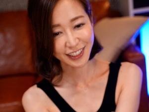 「乳首好きなの？童貞なのに？」男を喰い漁って中出しセックスを繰り返す不倫妻！！流れるような痴女テクで翻弄すると・・・