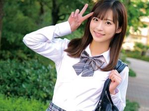 男性経験ほぼなしな美少女がデカチン生挿入体験！！小さなワレメにズボズボと出し入れされると意外にもアンアン喘ぎまくり…