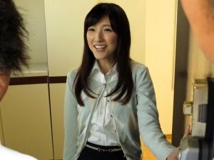 ＜人妻女教師調教＞鬼畜生徒に自宅を乗っ取られた！！連続イラマチオから強制電マ潮吹きイカセで完全ペット奴隷化！！