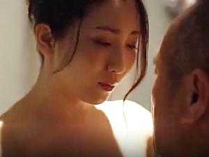 「また大きくなってる…」止まらなくなってしまったW不倫！！妖艶な部下との相部屋宿泊で朝になっても疼きはおさまらずに…