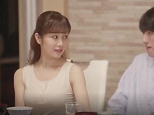 【近親相姦】「起きたらどうするの…」酔っ払った父の横で求め合う2人！！美しすぎる義母とのこっそりゴム無し交尾がやめられず