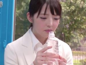 ＜素人ナンパ＞「なんだか暑くて…」アパレル業界への就職を目指す専門学生が媚薬効果でメス潮噴き上げ連続中出しSEX！！
