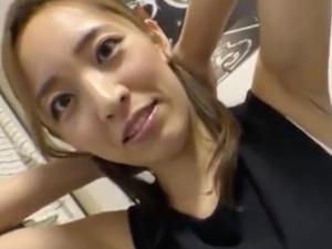 「それはサービスに入ってないですよ…」家事代行に訪れた人妻があれよあれよと押しに負け服を脱いでいくと…
