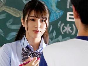 「部長のキンタマが重そうだったから・・・」水泳部マネがとった驚きの行動！勃起して集中できない部員、そして顧問までが・・・