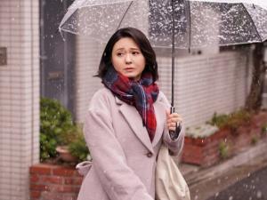 「見られちゃったね…」母親の友達のいやらしいオナニー姿！！自然と惹かれ合った年の差男女はねっとりとしたキスを交わし…