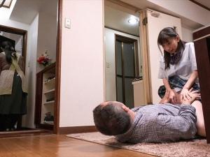 ＜逆NTR＞「ほら、バレちゃうよ？」母親の再婚相手を痴女責めする美少女JK！騎乗位&だいしゅきホールドで強制中出し！