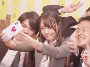 ＜相部屋NTR＞新社会人の彼女が寝取られる悲劇！！幼さ残るそのカラダが、ドＳなオトナに強引に犯され目覚める