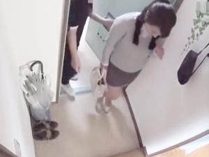 ＜人妻連れ込み＞旦那とのセックスに不満を抱える専業主婦は超尻軽！！ノコノコついてきてあっさり股を開く盗撮ビデオ