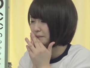 ＜健康診断＞（膣の深さって・・・）怪しすぎる身体測定でショートカット美少女がモジモジ♡痴漢行為に感じてしまうのか！？