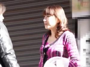 ＜熟女ナンパ＞「え、そんなこと出来ませんよ…」仕事を終えたスナックのママが押しに負けて熟れたボディをカメラに晒す！！