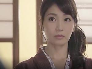 「もうダメ！！外に出して…」美しすぎるお義母さん！！その大人の魅力に嫁はそっちのけで後先考えずゴム無しで…