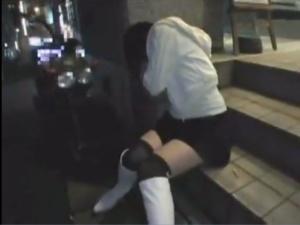 ＜泥酔レイプ＞「だいじょうぶー？」路上で酔い潰れてたミニスカ娘を介抱するフリして中出し強姦した鬼畜映像