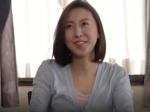 【嫁の母】「見たい…ヒロアキさんのオチンチン…」娘夫婦の夜の営みにメスが目覚めた母！！自ら誘惑するとそのデカチンを…
